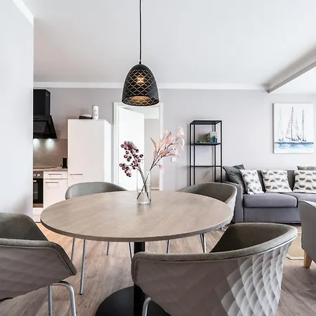 Deluxe-suite 1-04 Mit Gartenblick Und Loggia Apartment Lübeck
