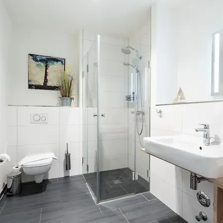 Deluxe-suite 1-04 Mit Gartenblick Und Loggia Lübeck