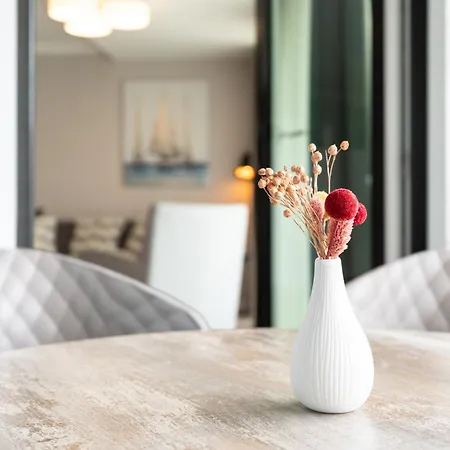 Deluxe-suite 1-04 Mit Gartenblick Und Loggia Lübeck
